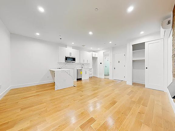 2nd image of 15 W 94th St #3R
