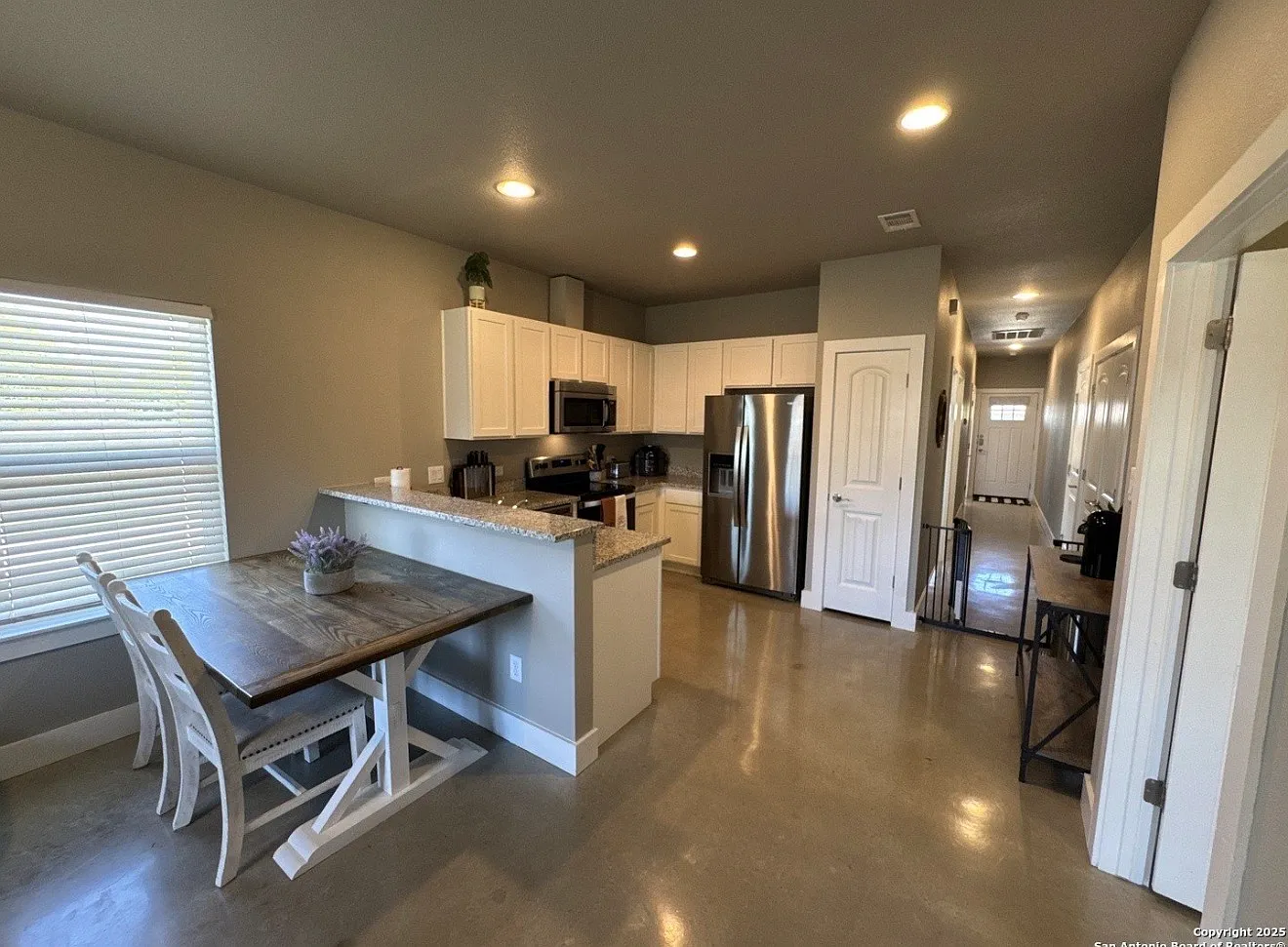 3 bed, 1140 sqft, $1,599 — Photo 3