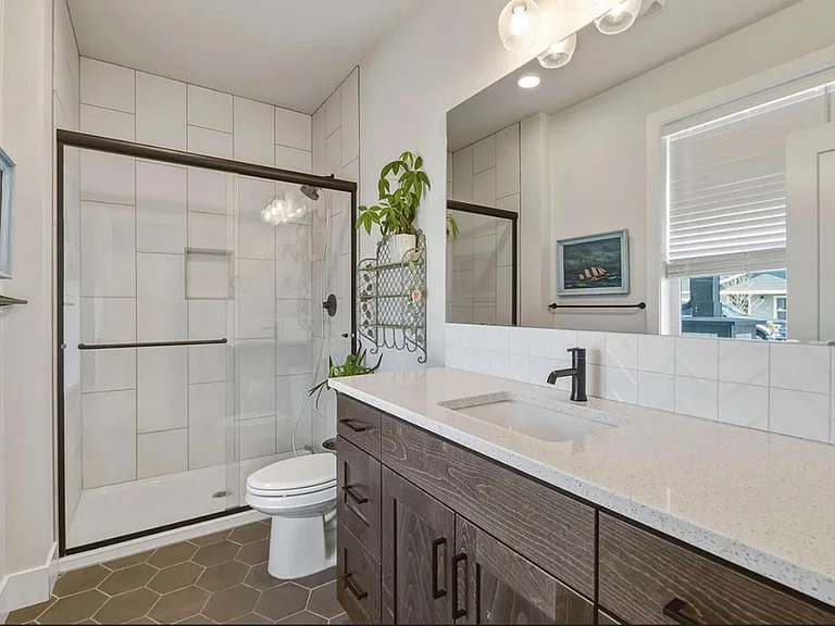 1008 NE Whistle Way — Photo 6
