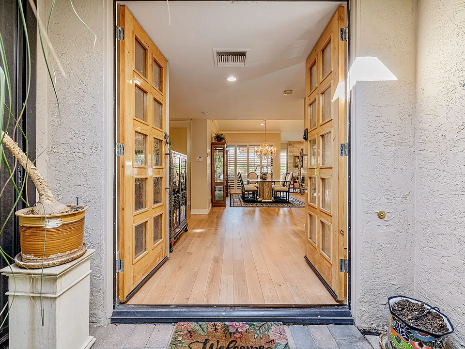 10 Whittier Ct