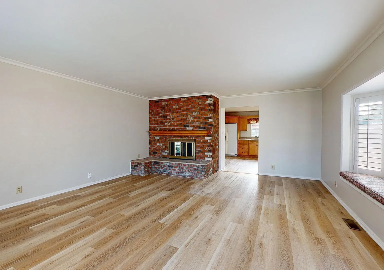 2 Bed, Plus Bonus Room, 2 Bath Coronado Cottage Available for Long Term Lease! Utilities Included! — Photo 2
