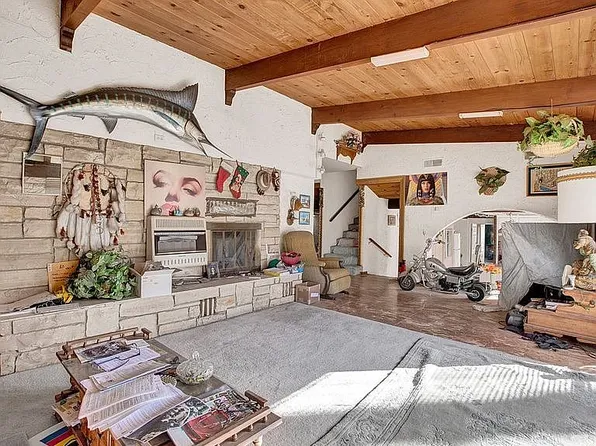 15 La Crescenta Dr, Camarillo, CA 93010