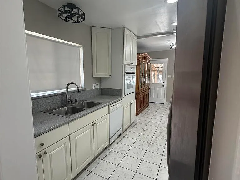 644 Farview St — Photo 3