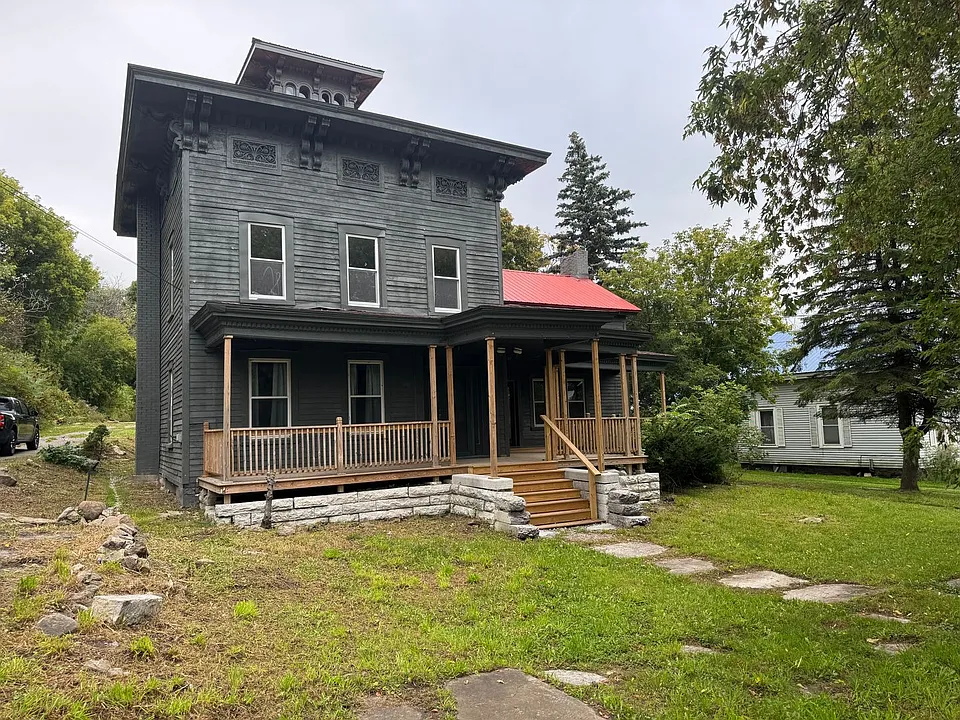 31 Main St