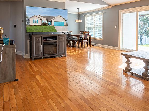 4th image of 433 Pinehurst Dr