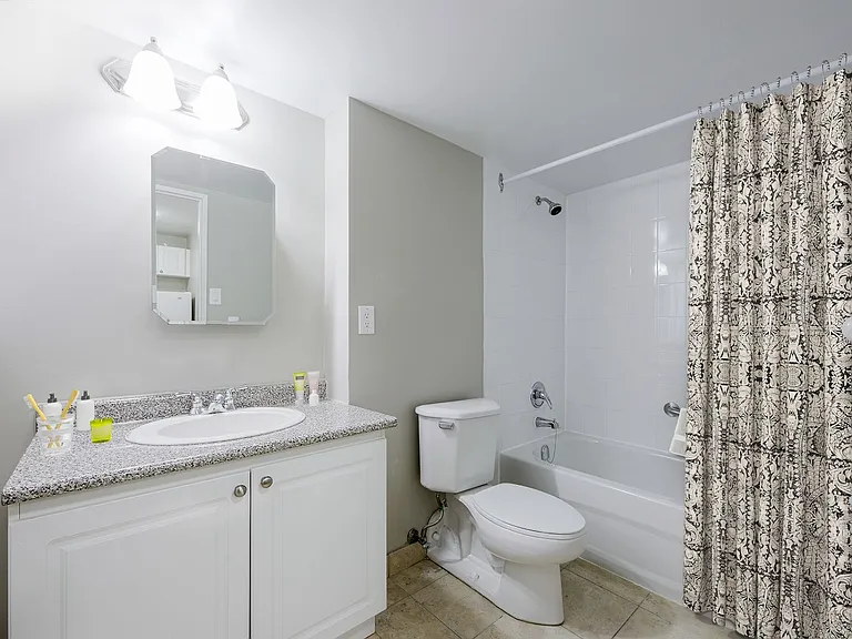 20 Carlton St #25 — Photo 25