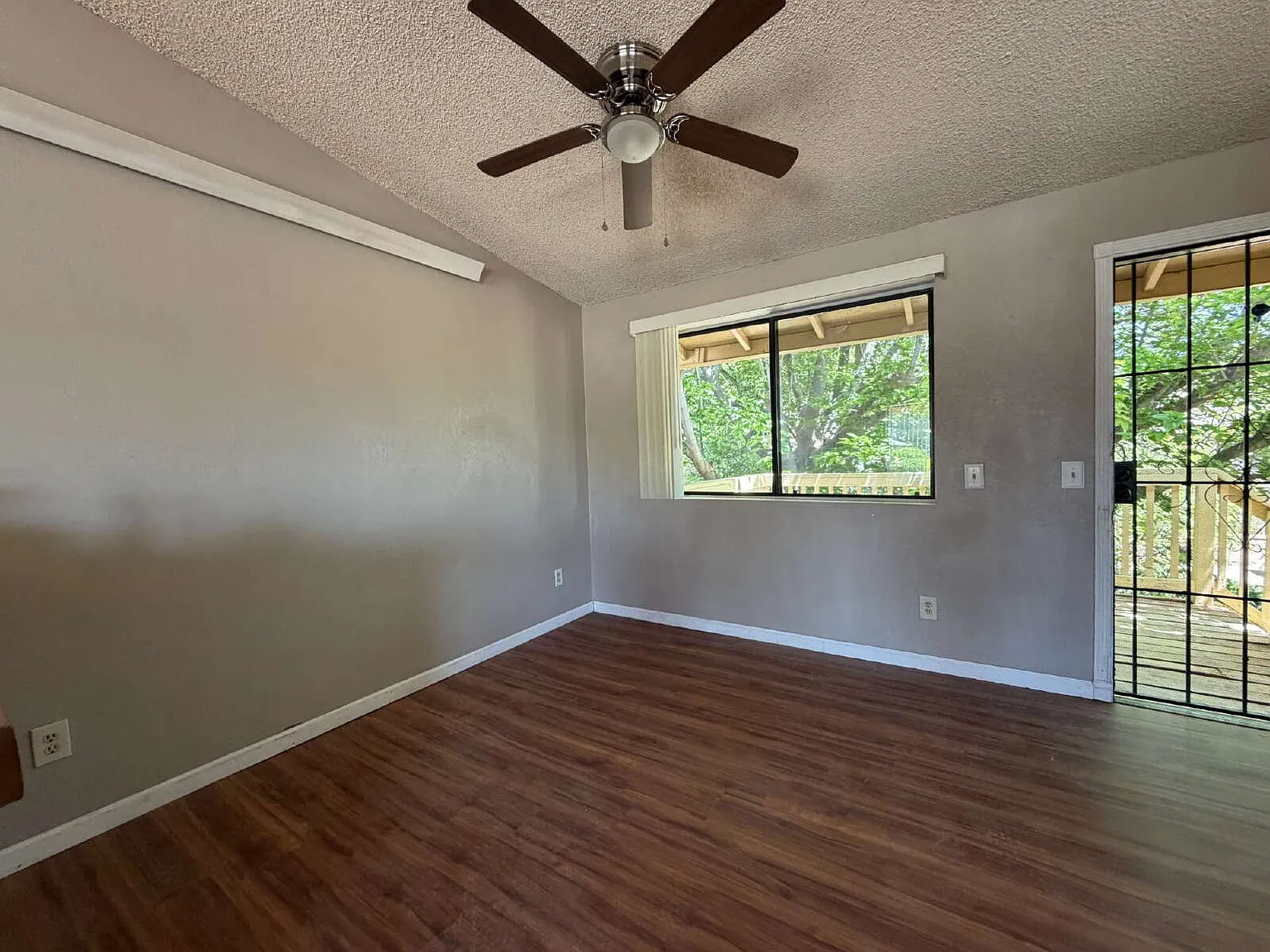 3 bed, 1.5 bath, 1400 sqft, $1,500 — Photo 4