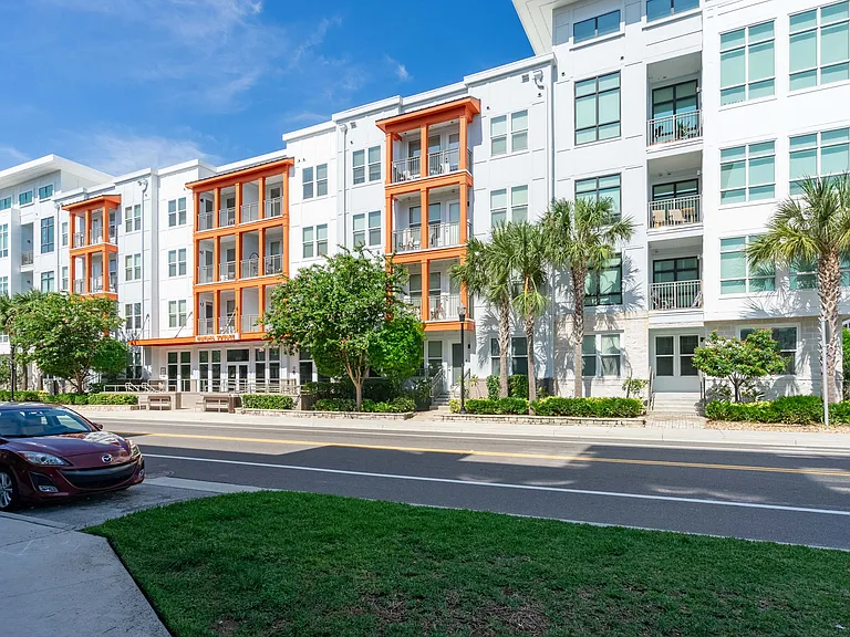 Havana Square Apartments — Photo 44