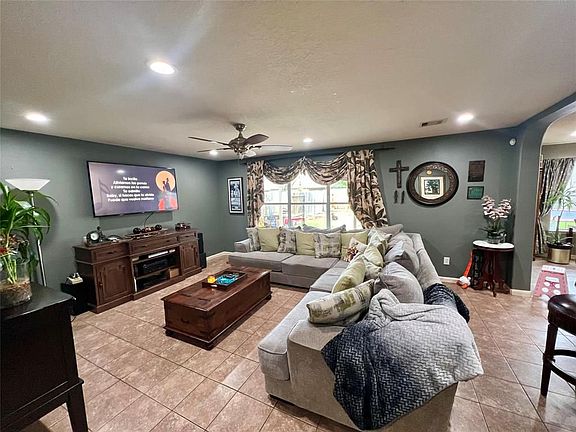 2nd image of 20826 Balmoral Glen Ln