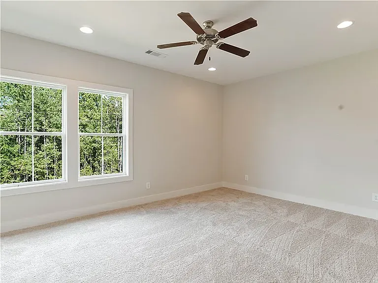 606 Cameron Ct — Photo 15