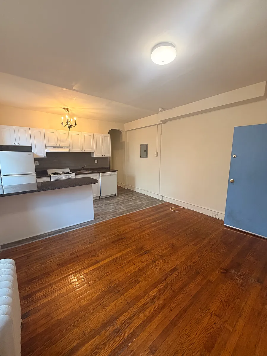Building Photo - 311 S 20th St #25