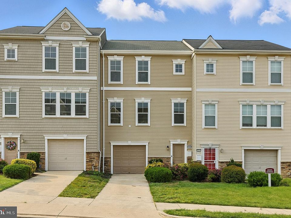 1st image of 402 Woodcrest Dr SE
