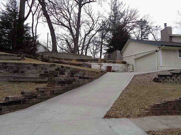 3rd image of 1702 Warren St
