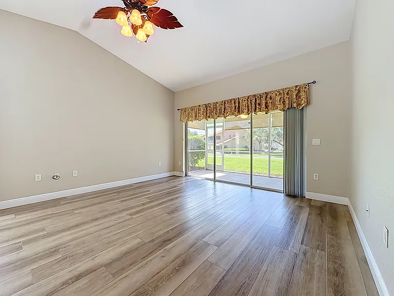 5281 Bowline Ct — Photo 4