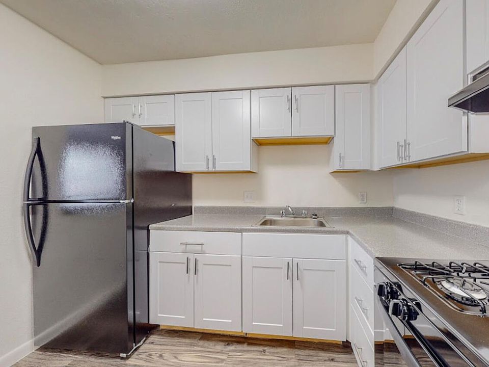 2nd image of 8010 Zuni Rd SE