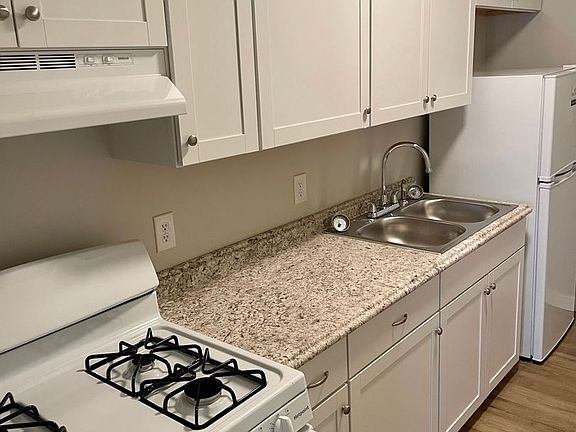 2nd image of 412 W Market St #2