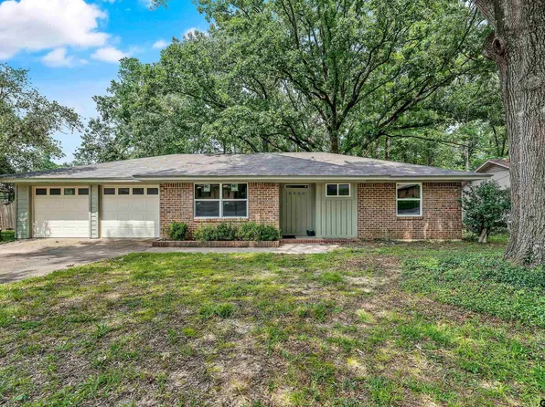 3300 Greg Ln, Tyler, TX 75701
