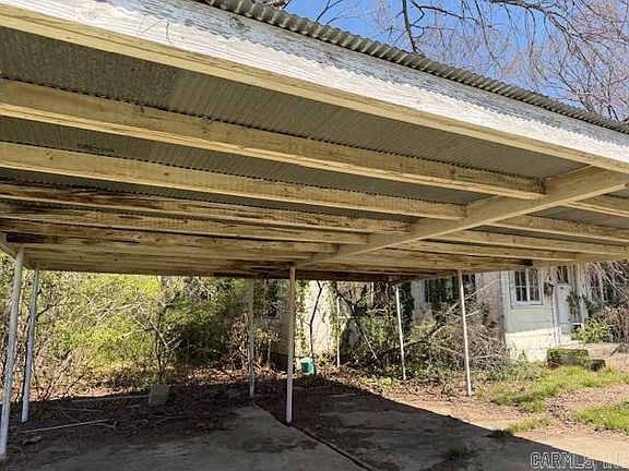 2nd image of 215 E Cross St