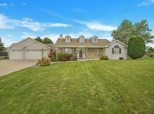 6640 Ptarmigan Rd, Racine, WI 53406