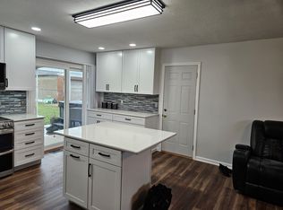 300 Lutz Dr, Englewood, OH