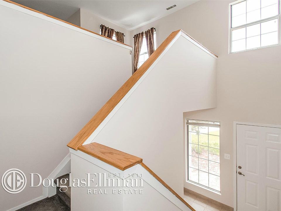 1st image of 18 Erin Ln