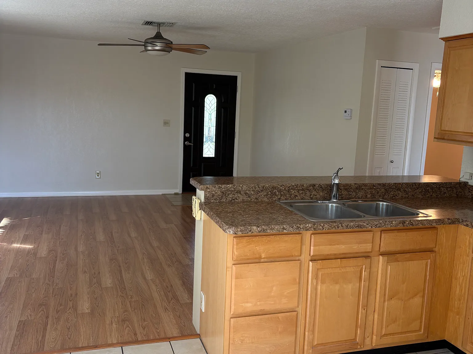 2 bed, 900 sqft, $1,700 — Photo 3