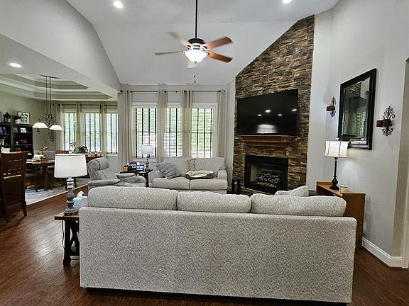 4th image of 204 Creekview Ct