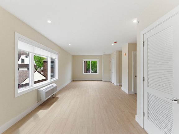 3rd image of 850 Broad Ave #A