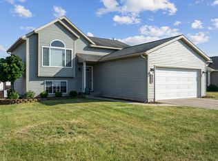 356 Prairie Run Dr, Cedar Springs, MI 49319
