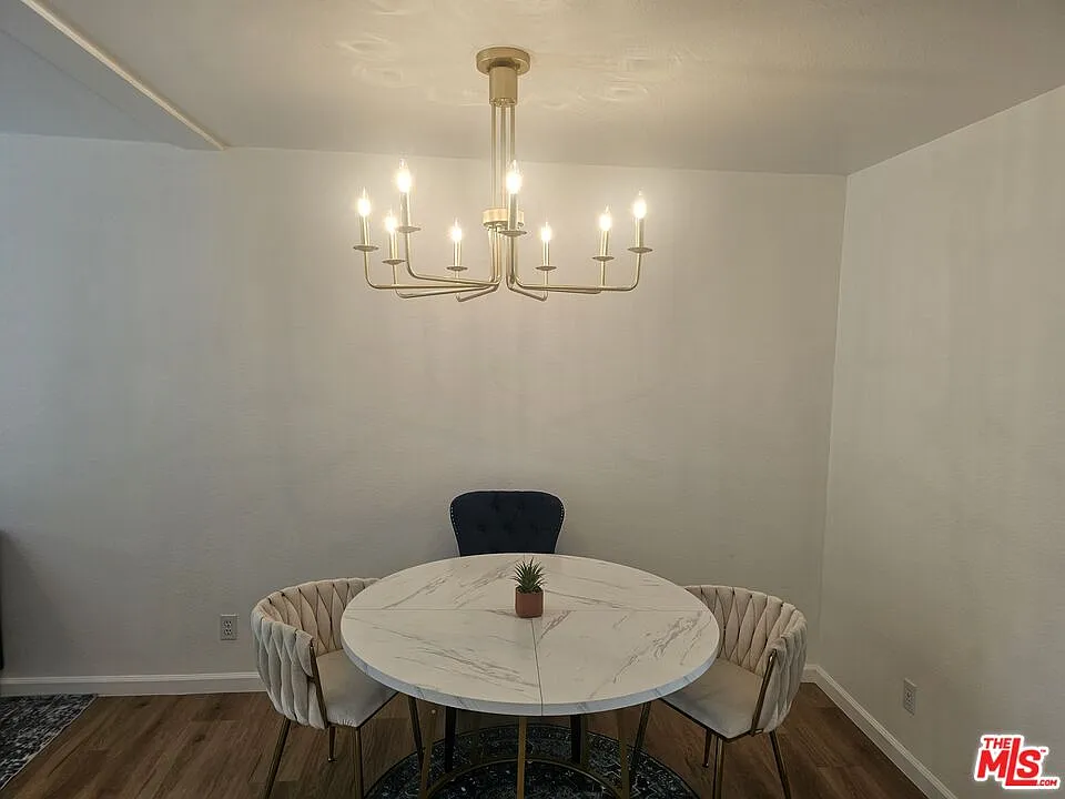 2 bed, 2.5 bath, 1185 sqft, $3,378 — Photo 2