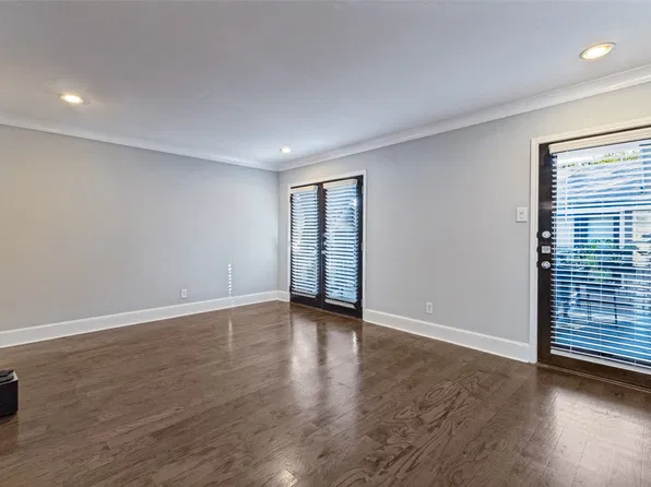 10207 Regal Oaks Dr APT 210, Dallas, TX 75230