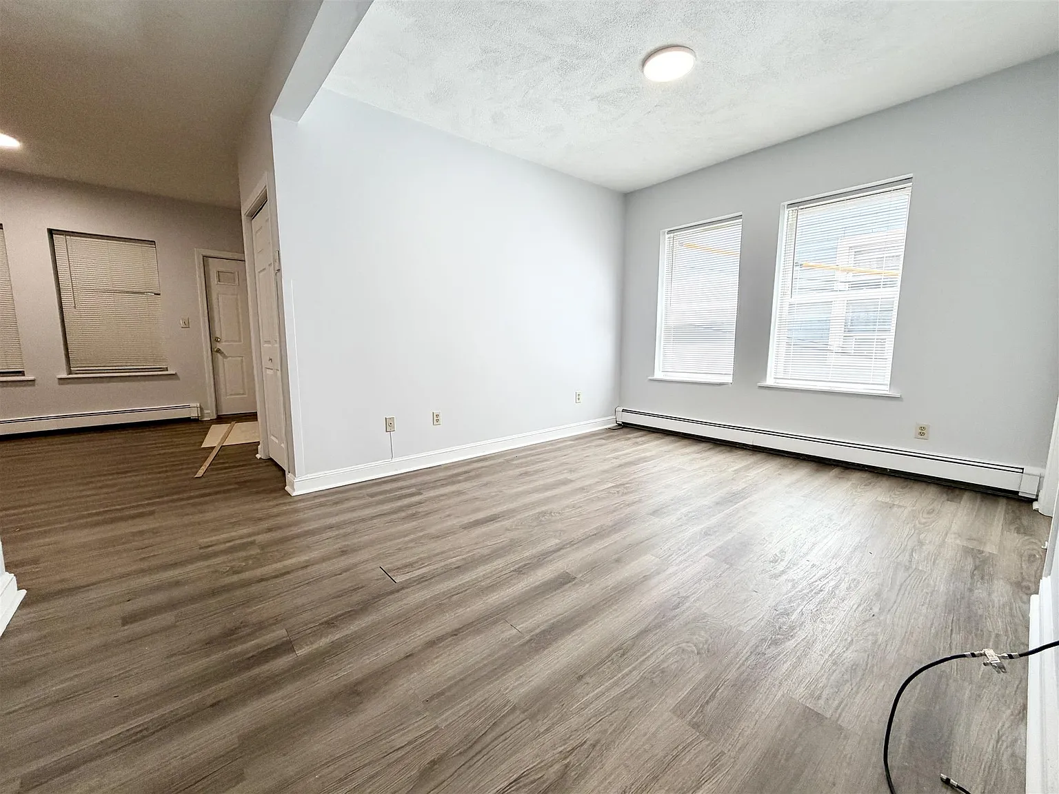4 bed, $4,000 — Photo 2