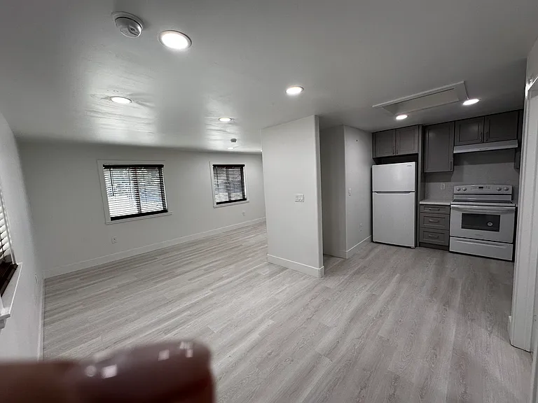 3033 Northrop Ave — Photo 23
