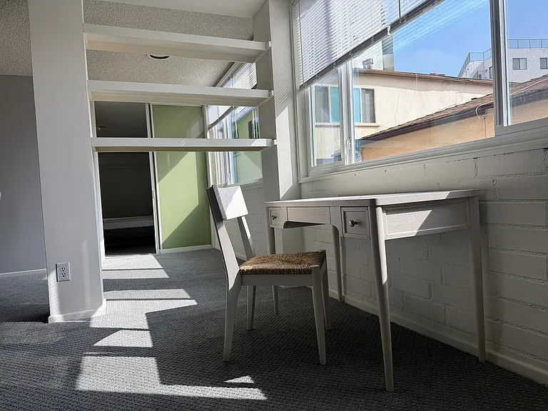540 Kelton Ave #204 — Photo 6