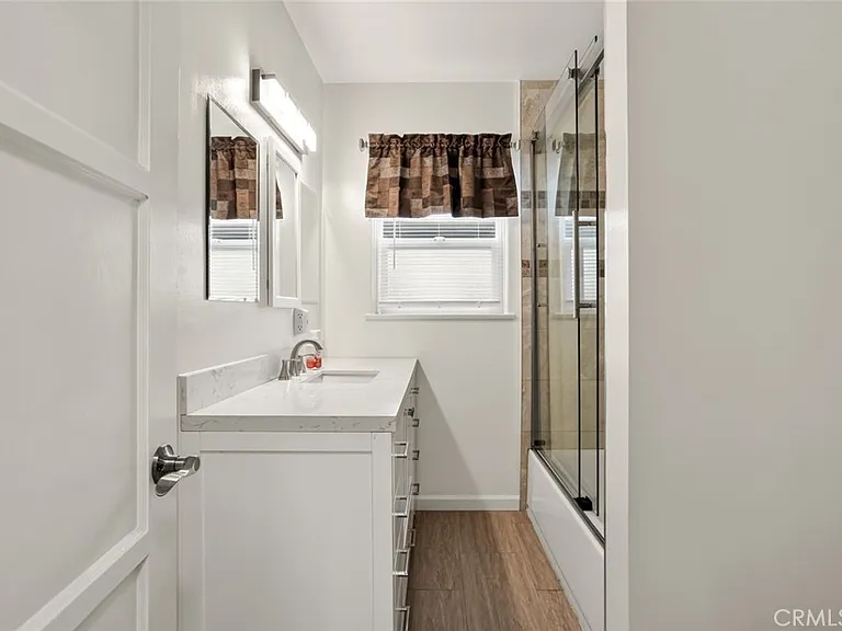 1527 N Avon St — Photo 18