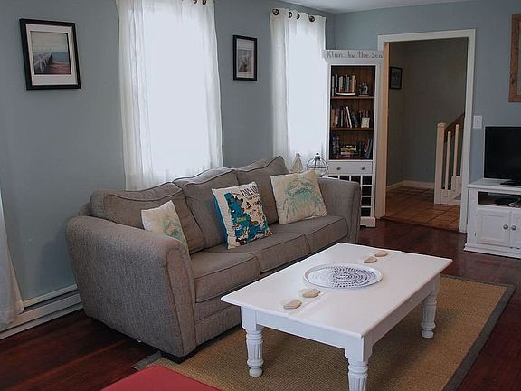 Living Room to Hallway/Entry