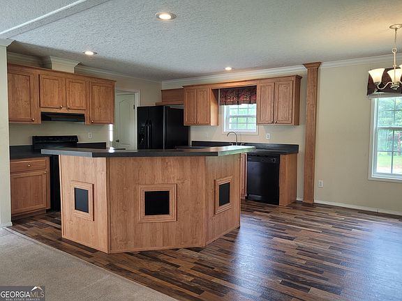 4th image of 192 Cody Rd