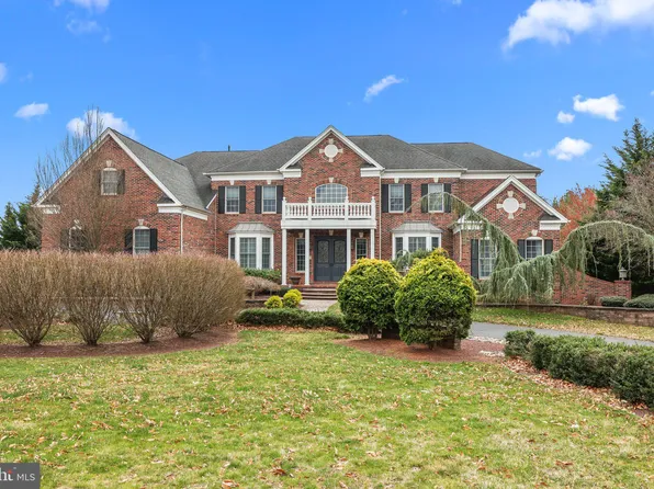 28 Claire Dr, Newtown, PA 18940