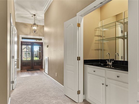 5th image of 525 Shelby Cir