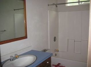 3793 Oak Ridge Ln, Hubbard, OR 97032