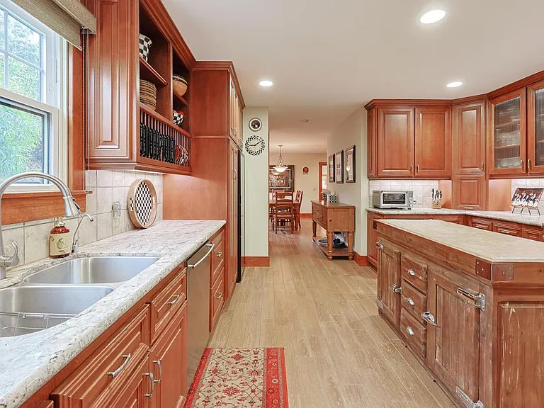 1027 Encino Row — Photo 9