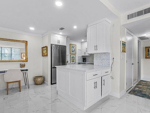 3rd image of 2600 N Flagler Dr APT 102