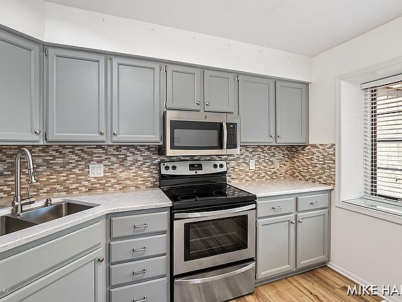4th image of 1307 Suncrest Dr NE #77