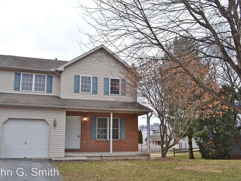 1st image of 226 Carriage Dr