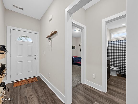 4th image of 305 Cypress Avenue