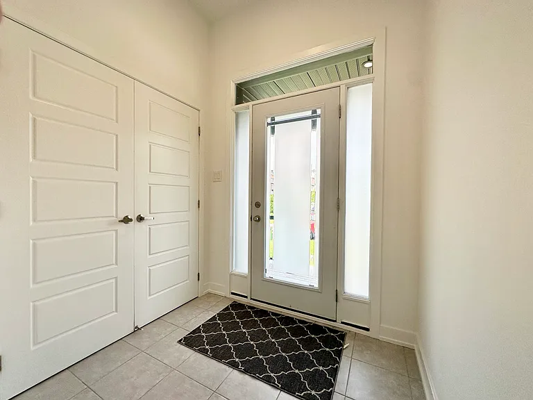 Broadridge Cres — Photo 2