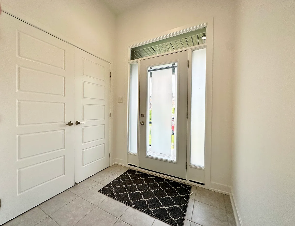 Building Photo - Broadridge Cres