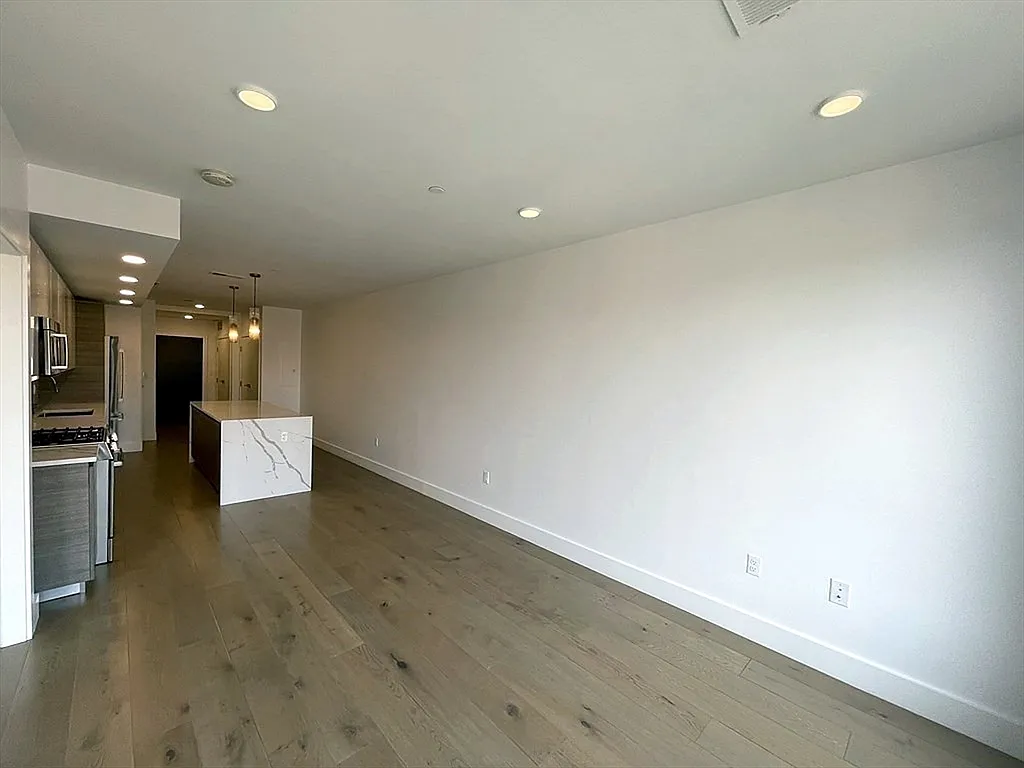 1 bed, 1.0 bath, 779 sqft, $3,200 — Photo 4