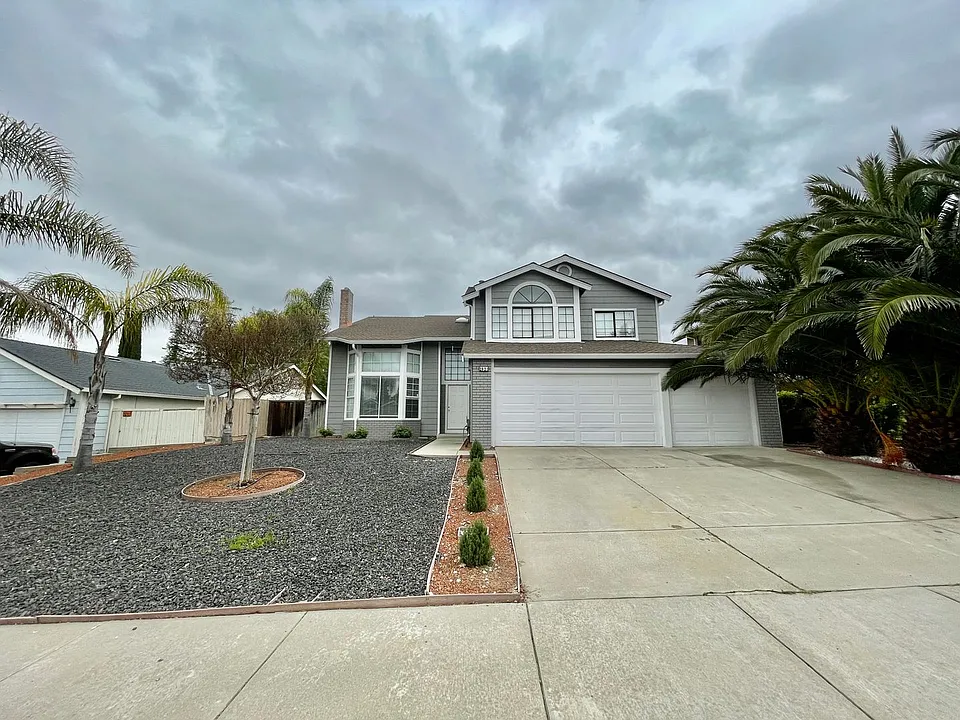 2821 Bellflower Dr