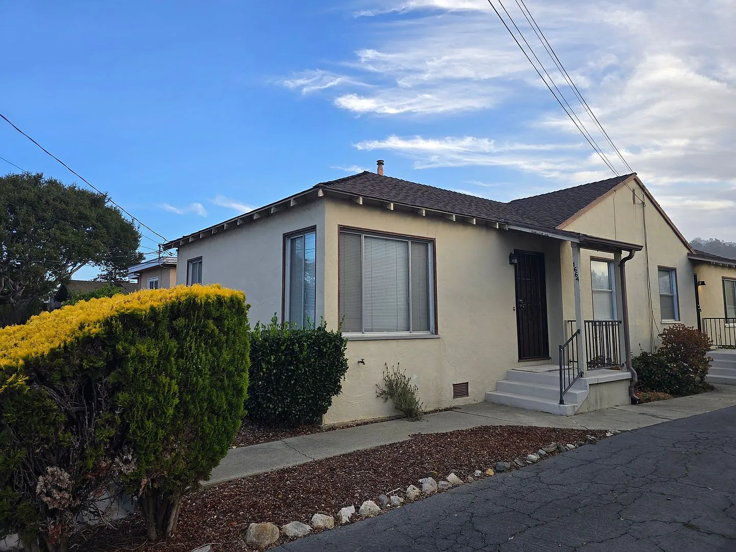 Charming 1-Bedroom, 1-Bath Front Unit Near El Cerrito Border — Photo 2